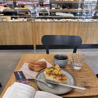 Black sesame latte 🖤☕️, foccacia with ham & “🧀” and an 🍎 pastry! All so yummy 🤤  at Land & Monkeys - Turenne in Paris