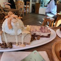 white mocha cheesecake and cheese bar at Duduri Dupang in Seoul