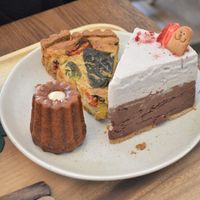 Quiche, chocolate strawberry tart, lemon créme canelé  at Duduri Dupang in Seoul
