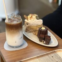 Apple cake  at Duduri Dupang in Seoul