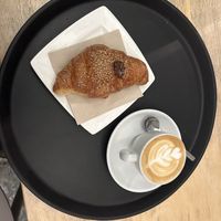 Croissant al cioccolato e cappuccino di mandorla  at Shake Café in Florence