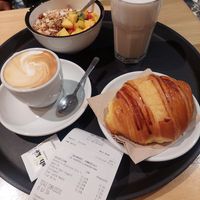 Vegetarian option plus vegan chai latte at Shake Café in Florence