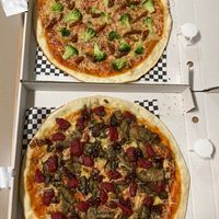 Broccoli and dried tomato (above), eggblant and caramelized onion (below) at Atelier das Pizzas in Cascais