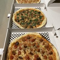 Jacatupiry (above), mushrooms and spinach (middle), vegan chorizo (below) at Atelier das Pizzas in Cascais