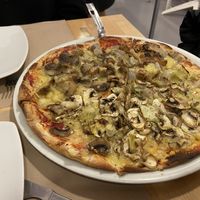 Boletus setas variada vegana + cuatro estaciones vegana.  at Chiarissimo Pasta y Pizza in Laredo