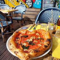 Marinara with lots of garlic (7€) at Broadway Caffe in Paris