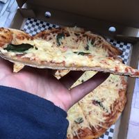 El grosor de la pizza  at Mattre Pizza  in Santiago