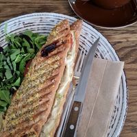 Veganes Baguette mit Avocao, Hummus und Tomate at Simply Coffee in Duisburg