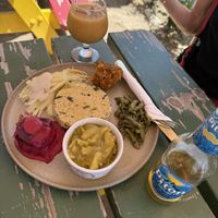 A lunch plate, a smoothy and a local beer for 20 US$  at Alor in Soufriere