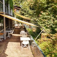 Outdoor seating at Restaurant Bay in Bern