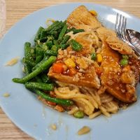 Noodle with 3 dishes and 1 crruy puff for $3.80 at Jin Hong Vegetarian 金红素食 - Bugis in Central Singapore