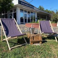 Outdoor terrace at Bitang Burger in Alsooers