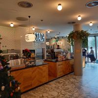 Balie, eetgedeelte is rechts (buiten beeld) at Stach in Groningen