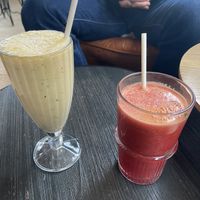 Tropical smoothie and Vegan vampire at Coffee Break in Groningen