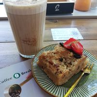 Chai + apple nuts cake crumble pie at Coffee Break in Groningen