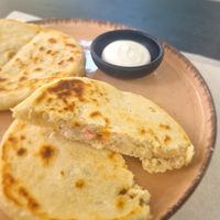 Vegan flatbread at Libre Garden in Pefkochori