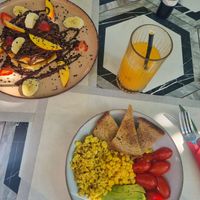 Vegan Ecrambled tofu & pancakes at Libre Garden in Pefkochori