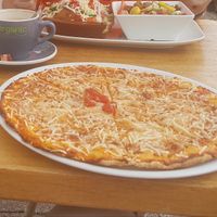 Vegan pizza and kapsalon at Vegan Food Bar in Huizen
