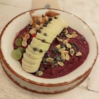 Peanut butter and chocolate acai bowl at Café Floh in Barcelona