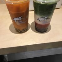 Vegan Thai Bubble Tea with oat milk (so good!) and Vegan Hojicha Latte (I believe) for my mom.  at Lazy Sundaes in New York City