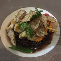 Risotto noir vénéré, artichauts à la barigoule et truffes d’été  at La table in Tourtour