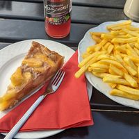 Apfel-Nuss-Kuchen, Pommes und Apfel-Johannisbeerschorle :) at Wanderheim Rossberghaus in Reutlingen