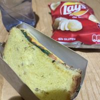 Vegan sandwich and chips  at MAD - Eating Point - T4 in Madrid