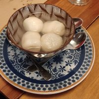 Mochis de chocolate y sésamo en salsa caliente dulce at Mr Wang in Santander