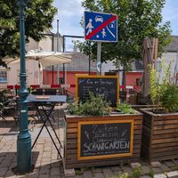 Outdoor seating area at Zuckero 3400 in Klosterneuburg
