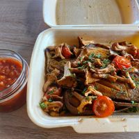 Geschmorte Süßkartoffeln mit Pfifferlingen und Bolognesesoße at Gasthaus Stuckatz in Sallgast