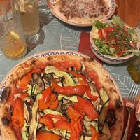 Vegan pizza en spaghetti met linzenbolognaise  at Am Rathaus in Fuessen