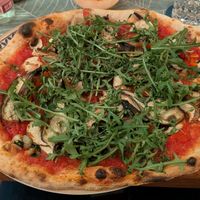 Pizza Vegana with extra rocket at Am Rathaus in Fuessen