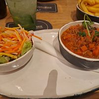 Vegan stoofpotje, salade,  frietjes en veganaise at MISTRAL in Bree