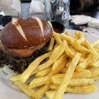 Veganer Leberkäse Burger (Side View)  at Hofbräu Wirtshaus am Speersort in Hamburg