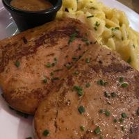 Veganer Leberkäse mit Senf und Kartoffelsalat  at Hofbräu Wirtshaus am Speersort in Hamburg