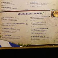 Einige vegane Speisen, gut gekennzeichnet.  at Hofbräu Wirtshaus am Speersort in Hamburg