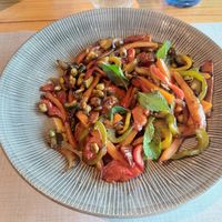 Wok de verduras con habitas at Junco in Asturias