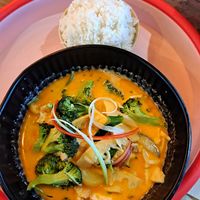 Cari Chay: Rotes Curry mit Tofu, Gemüse und Reis at Chi Thu - Leopoldstraße in Munich