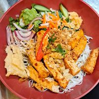 82. Bun Chay
Reisnudelschale mit Zitronengras-Tofu und crispy Tofu (vegan) at Chi Thu - Leopoldstraße in Munich