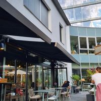 Outdoor seating at Pur:isst in Salzburg