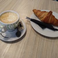 Croissant vegano at Dídola in Zaragoza