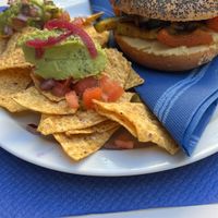 Veggie bagel and nachos  at Dídola in Zaragoza