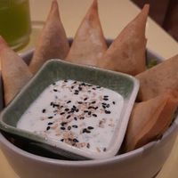 Samosa met yoghurtdip at Veganees in Amsterdam