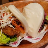 Bun with oyster mushrooms ans crispy tempeh at Veganees in Amsterdam