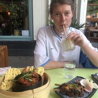 Street food basket, en sate!   at Veganees in Amsterdam