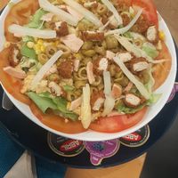 Ensalada O BO XANTAR con atún, nuggets, jamón y queso todo 100%vegano y de sabor excepcional at O Bo Xantar in Pontevedra