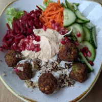 Vegan falafel bowl at Dean & David - Makartplatz in Salzburg