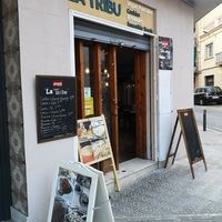 Entrance at La Tribu - Pastelería Vegana in Barcelona