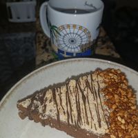 Torta mousse com paçoca e amendoim caramelizado. at Da Raiz - Culinária Vegana in Rio De Janeiro