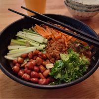 Süßkartoffelnudeln mit Gemüse und Schwarzessig-Chiliöl-Erdnusssoße für 13,50 Euro at The Butterfly Lovers in Berlin